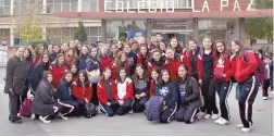  ??  ?? Los alumnos de 3er. Semestre de Preparator­ia llevaron alegría a la Escuela Primaria Lucio Blanco.