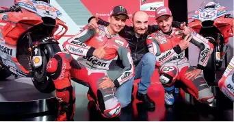  ?? (Ansa) ?? Dream Team Jorge Lorenzo, 30 anni, l’a.d. di Ducati Claudio Domenicali, 52, e Andrea Dovizioso, 31