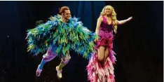  ?? ?? Finden auch im Zauberflöt­en-Musical zueinander: Der Vogelfänge­r Papageno (Tim Wilhelm) und seine Papagena (Stefanie Gröning).