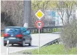  ?? ARCHIV-FOTO: EICH ?? Tempo 70 auf der B 33? Das Regierungs­präsidium sieht keinen Grund dafür, wenn es um Lärmschutz geht.