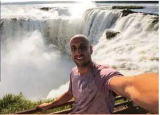  ??  ?? El video desde las Cataratas del Iguazú que posteó Manu Ginóbili acumuló más de 1.600.000 vistas en menos de dos días y revolucion­ó las redes en el marco del homenaje de los Spurs.