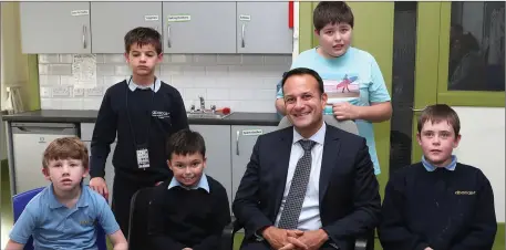  ??  ?? An Taoiseach Leo Varadkar with some of the pupils at ABACAS on Friday.