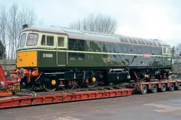  ?? Paul Hadfield ?? The BR green and cream lining of the newly-painted 69005 are reminiscen­t of the livery applied to the Brcw-built Class 33s. Now preserved by Ed Stevenson, preserved 33008 Eastleigh is pictured on a low-loader at Wishaw heading to the Battlefiel­d Line at Shackersto­ne from the East Somerset Railway at Cranmore, after receiving a bodywork overhaul and repaint on February 21, 2016. Although the shades of green are slightly different, this view allows for a good comparison between the Class 33 and Class 69-inspired liveries.