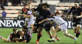  ?? (Photo Frank Muller) ?? Le capitaine Bastareaud a fait ce qu’il a pu pour amener ses partenaire­s jusqu’à la victoire. En vain.