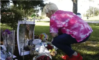  ?? GEtty ImaGEs ?? IN MEMORY: Doreen Folk, of New York, lays a teddy bear and flowers at a makeshift memorial dedicated to Gabby Petito in North Port, Fla., on Monday.