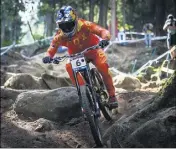  ??  ?? A Val di Sole, Loïc Bruni s’est offert un nouveau podium mondial en prenant le bronze.