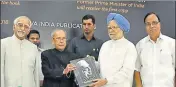  ?? SONU MEHTA/HT PHOTO ?? ■ Former president Pranab Mukherjee (second from left) and former prime minister Dr Manmohan Singh (third) release a book 'Jawaharlal Nehru: An Illustrate­d Biography', edited and published by A Gopanna (right) as former vice president Hamid Ansari...