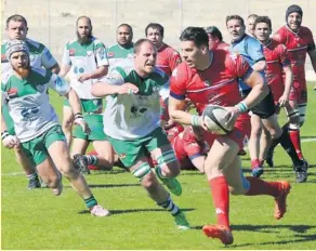  ?? Photo Roland Sormani ?? Deux divisions séparent les Sétois, en vert, des Etoilistes de Saint-André-Bizanetn, en rouge. Pourtant, le Petit Poucet audois a fini par avoir raison.