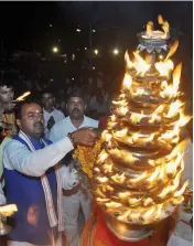  ?? — PTI ?? UP deputy CM Keshav Prasad Maurya on Sunday performs ‘aarti’ at the bank of Ganga on his first visit to Allahabad after taking charge of his office.