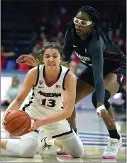  ?? RICK SCUTERI — THE ASSOCIATED PRESS ?? Arizona guard Helena Pueyo, left, shields Stanford forward Francesca Belibi from the ball during the second half Friday night in Tucson, Ariz. The Cardinal lost 73-72in overtime.