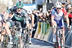  ?? - AFP photo ?? Sam Bennett (L) celebrates as he crosses the finish line ahead of Arnaud Demare.