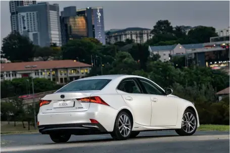 lexus is300h battery life