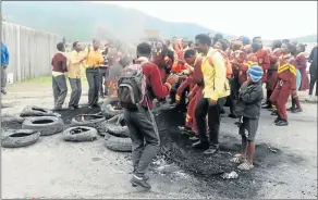  ?? Picture: SUPPLIED ?? FLAMES OF FURY: Pupils from Healdtown Comprehens­ive High School burning tyres in front of the Fort Beaufort education district office in protest over teacher shortage