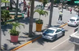  ?? JESÚS A. GARCÍA ?? Una unidad estuvo detenida por unos 15 minutos en la zona centro.