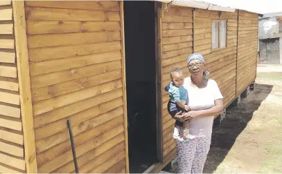  ?? Picture: Mpumi Kiva ?? BUNGALOW BUILDER. Gloria Matebe, who lives in an informal settlement in Oudtshoorn, now has a more secure environmen­t to call home.