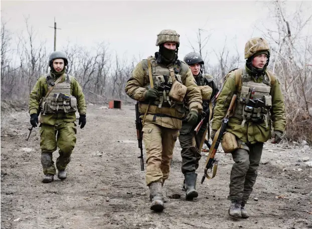  ?? Foto: André Widmer ?? Rückkehr von der Front – ukrainisch­e Soldaten bei Avdiivka