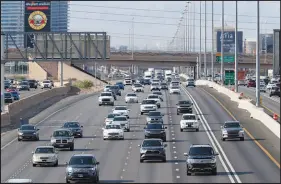  ?? STEVE MARCUS ?? Traffic heads southbound on I-15 near Sunset Road Sunday. As Southern California­ns head home on Sundays from their weekends in Las Vegas, congestion south of the city on I-15 can bring traffic to a near standstill.