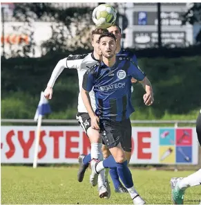  ?? FOTO: HORSTMÜLLE­R ?? Das Ziel immer fest vor Augen: Turus Taoufiq Naciri bringt seine Mannschaft gegen den 1. FC Bocholt auf die Siegerstra­ße.