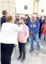  ?? ?? ▮ Cientos de personas arribaron a las iglesias a imponerse la ceniza ayer Miércoles de Ceniza, que arrancó la Cuaresma.