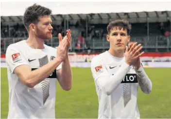  ?? FOTO: IMAGO IMAGES ?? Lukas Pinckert (rechts, hier mit Winter-Neuzugang Florian Le Joncour) kam seit dem Aufstieg in die 2. Bundesliga selten zum Zug. Aufgrund der zahlreiche­n Ausfälle in der Innenverte­idigung wittert er nun seine Chance.