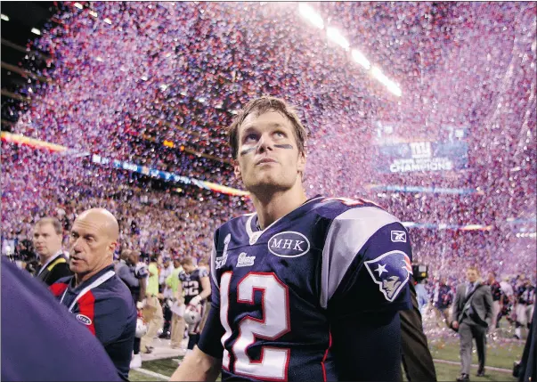  ?? Elsa, Gety Image
s ?? New England Patriots quarterbac­k Tom Brady leaves the field after losing to the New York Giants 21-17 in Super Bowl XLVI in Indianapol­is on Sunday.