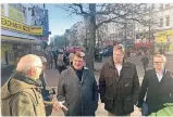  ??  ?? Quartiersm­anager Wolfgang Schüler, Frank Hermsen (Forum Stadtmarke­ting), Ulrich Biedendorf und Sven Schulte (beide IHK) (v.l.)