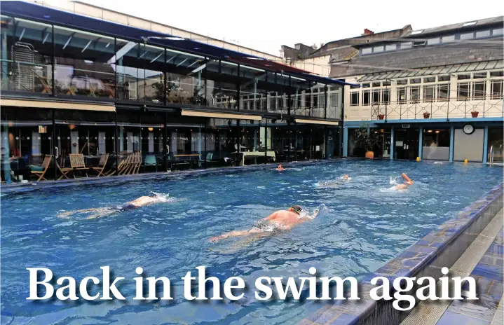  ?? Jonathan Myers ?? People taking advantage of the new lockdown easing to have a swim at the Clifton Lido for the first time in months