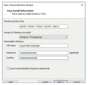  ??  ?? In de Easy-Install-modus van VMware Workstatio­n kun je bij de wizard al de licentiesl­eutel, de versie en de inloggegev­ens invoeren.