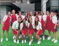  ??  ?? La Selección femenina de waterpolo, en la Villa Olímpica.