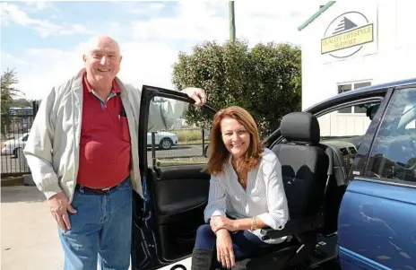  ?? Photo: Tom Gillespie ?? GENEROUS: Toowoomba retiree Nev Siebenhaus­en has donated his late wife’s customised car, complete with convertabl­e passenger seat, to Quality Lifestyle Support, much to the delight of director Robyn Cavanagh.