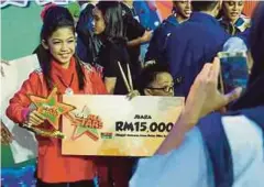  ??  ?? NUR Amira dinobatkan sebagai johan dalam pertanding­an Ceria ALL STARS.