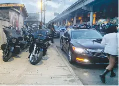  ?? (Amy F. Stelly) ?? MOTORCYCLE­S AND CARS are seen along Claiborne Avenue in New Orleans, alongside the elevated Interstate 10.