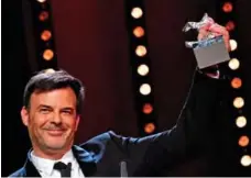  ??  ?? French director Francois Ozon celebrates with the Silver Bear grand jury Prize for the film “By the Grace of God” (Grace a Dieu).