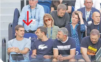  ?? ?? Dijana Djokovic estuvo sola en las semifinale­s, porque su esposo Srdjan decidió no asistir y distraer a su hijo.