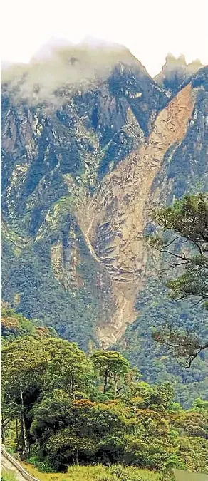  ?? ?? Unstoppabl­e force: a view of the landslides on Mount Kinabalu. (Left) Mud flooding the Mesilau River. — Pictures courtesy of Ranau Fire and Rescue department