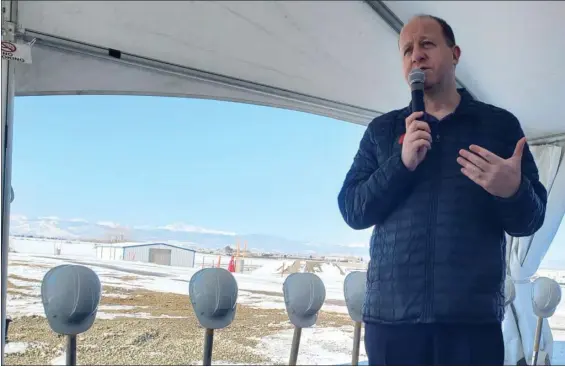  ?? DALLAS HELTZELL — BIZWEST ?? Gov. Jared Polis speaks before the groundbrea­king ceremony Thursday on the Agilent Technologi­es campus in Frederick.