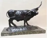  ??  ?? Douglas B. Clark, The Right Spot, bronze on granite, ed. of 50, 12 x 17 x 7"