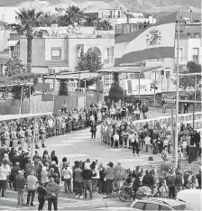  ?? ?? 500 personas en el Día de la Constituci­ón.