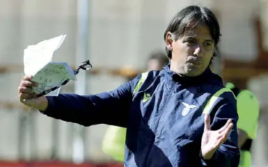  ??  ?? Emergenza L’allenatore della Lazio Simone Inzaghi, 44 anni, alle prese con problemi di organico