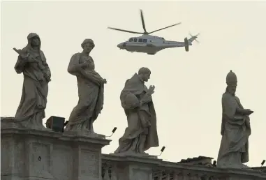  ?? ALBERTO PIZZOLI/AFP/GETTY Images ?? The helicopter with Pope Benedict XVI aboard flies past St Peter’s square at the Vatican on Thursday in Romeon its way to
the papal summer residence of Castel Gandolfo outside Rome, where he will stay for the next two months.