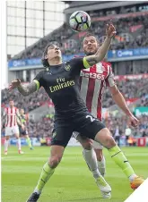  ??  ?? ■ Bellerin and Pieters do battle.