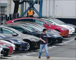  ?? ANDA CHU — BAY AREA NEWS GROUP ?? Workers were brought back to the Tesla Fremont plant in mid-May. The company said it has implemente­d social distancing and other rules meant to protect employees.