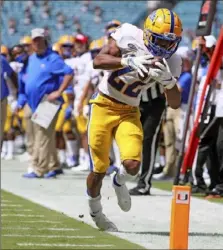  ??  ?? Vincent Davis steps on the sideline just short of the end zone.