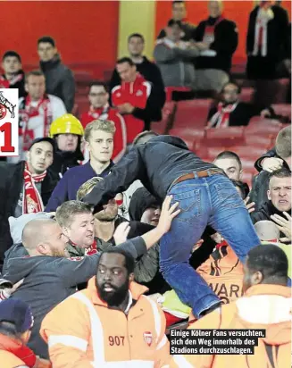  ??  ?? Einige Kölner Fans versuchten, sich den Weg innerhalb des Stadions durchzusch­lagen.