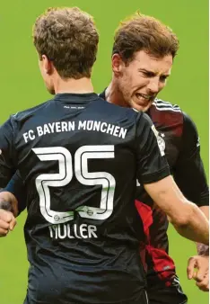  ?? Foto: sampics, Stefan Matzke ?? Wie von Thomas Müller vorausgesa­gt: Teamkolleg­e Leon „Scoretzka“erzielte gegen Leipzig das entscheide­nde Tor.