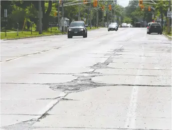  ?? NICK BRANCACCIO ?? Pavement on University Avenue West (at Askin Avenue) has been in disrepair for years.