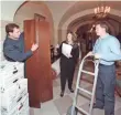  ??  ?? President Clinton’s belongings are unloaded in 1993.