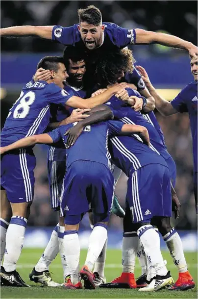  ??  ?? TAKING FLIGHT: The Chelsea players celebrate after N’Golo Kante’s fourth goal