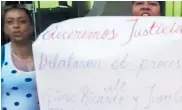  ?? TOMADA DE VIDEO ?? Afectados protestaro­n en las puertas de la Fiscalía.