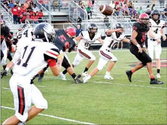  ?? TIMES photograph­s by Annette Beard ?? Junior Blackhawk Tate Busey (No. 4) passed to junior Hunter Raines (No. 11). Raines caught five throws for 57 yards Friday night.